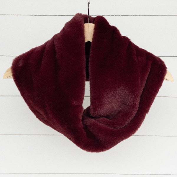 Chickadee Luxe Cuddle Infinity Scarf in Merlot Seal