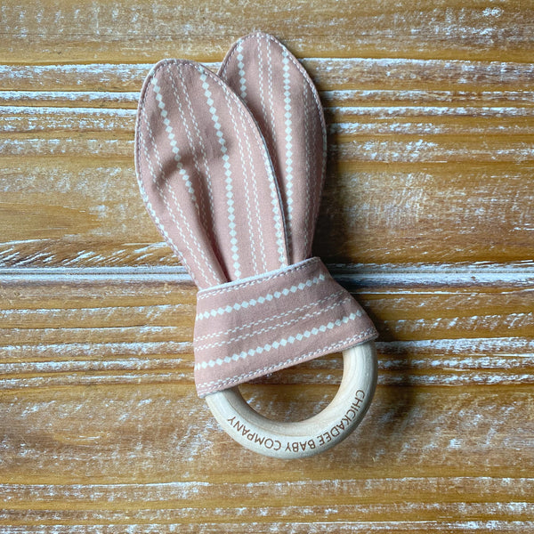Knit Stitch in Berry Pink Birch Teething Ring