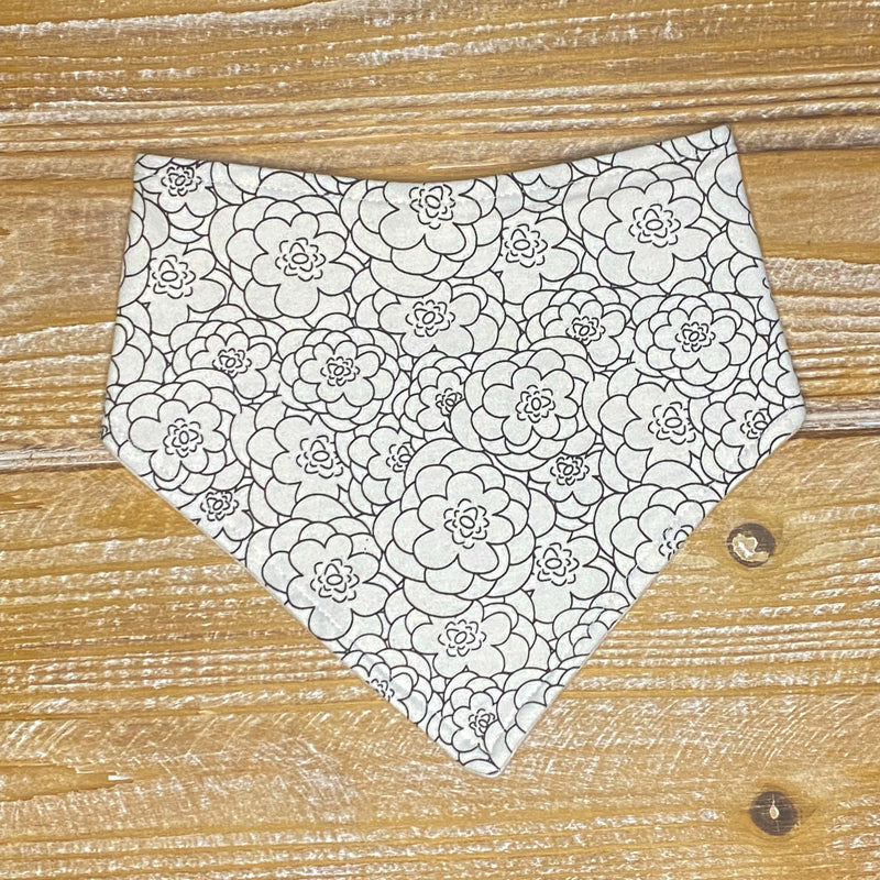 Bandana Bib in Carollas Ashen